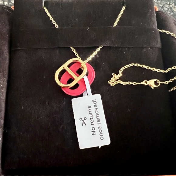 Herme Pendant Necklace - Picture 9 of 9